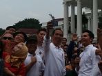 presiden-joko-widodo-saat-melakukan-wefie_20171028_153133.jpg