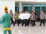 presiden-jokowi-saat-tiba-di-terminal-baru-bandara-internasional-syamsudin-noor.jpg