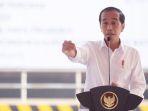 presiden-jokwoi-sampaikan-sambutan-pada-ekspor-perdana-smelter-grade-alumina-di-bintan.jpg