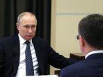 presiden-rusia-vladimir-putin-bertemu-dengan-wakil-perdana-menteri-alexander-novak.jpg
