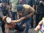 pria-bawa-clurit-berhasil-diamankan-aparat-kepolisian-dan-warga-sekitar.jpg