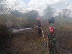 proses-pemadaman-kebakaran-di-guntung-upih.jpg