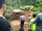 proses-pembangunan-jembatan-di-kawasan-hukum-di-kabupaten-banjar.jpg
