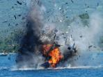 proses-penenggelaman-kapal-pencuri-ikan_20151007_211205.jpg