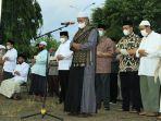 prosesi-salat-jenazah-almarhumah-ibunda-wali-kota-banjarbaru-hj-hayatun-fardah.jpg