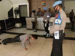provos-menghukum-petugas-tak-pakai-masker-di-suruh-push-up.jpg