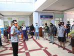 pulang-bupati-tala-h-sukamtamelepas-nsus-yang-telah-negatif-covid-siang-kemarin.jpg