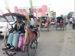 puluhan-becak-berhiaskan_20170524_110116.jpg