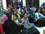 puluhan-calon-tki-ilegal_20151020_212401.jpg