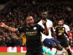 raheem-sterling-dijegal-hugo-lloris-saat-tottenham-hotspur-vs-manchester-city.jpg