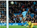 raheem-sterling-mencetak-gol-ke-gawang-brad-jones_20171123_172547.jpg