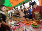 ramadan-cake-fair-gubernur-kalsel-h-sahbirin-noor_20160606_205024.jpg