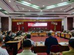 rapat-kerja-dprd-hss-dengan-tim-gtpp-covid-19-di-hss.jpg