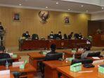 rapat-paripurna-di-gedung-dprd-banjarbaru-senin-2672021-03.jpg