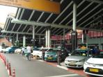 ratusan-taksi-sudah-kembali-beroperasi-di-bandara-soekarno-hatta-rabu-233_20160323_111751.jpg