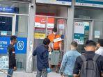 rekosntruksi-bobol-ATM-asal-WN-Bulgaria-saat-rekonstruksi-di-boks-ATM-Jalan-Katamso-Yogyakarta.jpg
