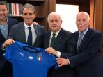 roberto-mancini-resmi-menjadi-pelatih-timnas-italia_20180515_054655.jpg