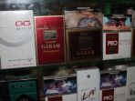 rokok-di-etalase-toko_20180310_083918.jpg