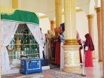 rombongan-perempuan-berziarah-di-makam-datu-gadung.jpg