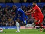 romelu-lukaku-dari-chelsea-menahan.jpg