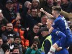 ross-barkley-bersama-billy-gilmour-merayakan-gol-kedua-pada-laga-chelsea-vs-liverpool.jpg