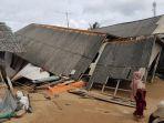rumah-di-muara-asam-asam-roboh-diterjang-ombak-besar.jpg