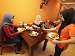 rumah-makan-bebek-goreng-ibu-arlin_20170208_182013.jpg