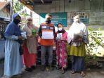 rumah-zakat-untukbanjarmasin-post-serahkan-bantuan.jpg