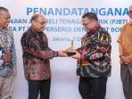 sERAHKAN-plakat-kerja-sama-kepada-Chief-Operation-Officer-PT-Borneo-Indobara.jpg