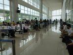 saat-h-3-lebaran-idulfitri-calon-penumpang-di-bandara-internasional-syamsudin-noor-banjarbaru.jpg