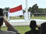 saat-pengibaran-bendera-merah-putih-di-setdaprov-kalsel-senin-1782020.jpg