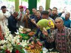 salah-satu-stand-pameran-yang-menyediakan-aneka-kue-tradisional.jpg