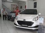 sales-pt-astra-daihatsu-cabang-banjarbaru-jalan-a-yani-km-365-menunjukan-ayla-dan-sigra_20180302_195250.jpg