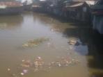 sampah-di-sungai-antasan_20150724_110833.jpg
