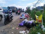 sampah-yang-menumpuk-di-sisi-jalan-trans-kalimantan.jpg