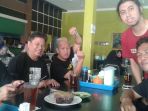 sandy-pas-band-doyan-nasi-kuning-dan-bingka_20171014_205930.jpg