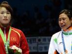sarita-devi-tolak-pengalungan-medali-sambil-tersedu.jpg