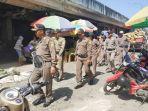 satpol-pp-kota-banjarmasin-menyisiri-pasar-sentra-antasari.jpg
