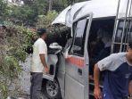 satu-bus-tertimpa-pohon-di-Pasaman-Barat-Provinsi-Sumatera-Barat-Jumat-652022.jpg