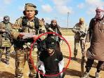 satu-tahanan-yang-akan-menjalani-eksekusi-militan-isis_20150414_155643.jpg
