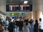 sebagian-calon-penumpang-masih-menunggu-kepastian_20171113_090612.jpg