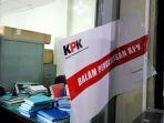 segel-dalam-pengawasan-kpk-tertempel-di-ruang-bidang-sda-1.jpg