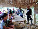 sejumlah-anak-usia-belajar-di-dusun-ambatunin-desa-ur-e-ulaiman-kurdi.jpg