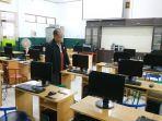 sejumlah-komputer-telah-berjejer-di-ruang-smkn-1-banjarmasin_20181104_084150.jpg