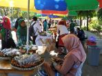 sejumlah-stand-berisi-jajanan-traditional-gratis_20180815_111942.jpg