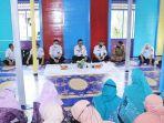 sekda-HSS-Muhammad-Noor-di-Posyandu-Junjung-Buih-2-Desa-Tambak-Bitin-Rabu-22062022.jpg
