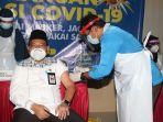 sekda-banjar-hm-hilman-menjadi-peserta-vaksinasi-covid-19.jpg