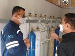 sekda-kotabaru-menerima-penyerahan-bantuan-mesin-oksigen-generator.jpg