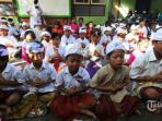 sembahyang-siswa-sd-angelina-dibunuh-denpasar_20150612_223601.jpg