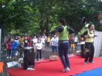 senam-zumba-di-gelaran-car-free-day-stand-banjarmasin-post-graoup.jpg